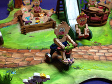 Lade das Bild in den Galerie-Viewer, 8 Babyfiguren 3D aus Holz zum Hinsetzen