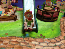 Lade das Bild in den Galerie-Viewer, 8 Babyfiguren 3D aus Holz zum Hinsetzen