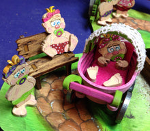 Lade das Bild in den Galerie-Viewer, 14 Babyfiguren (stehend, sitzend, Kantenhocker)