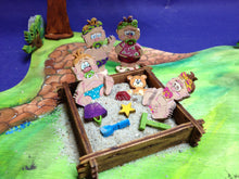 Lade das Bild in den Galerie-Viewer, 14 Babyfiguren (stehend, sitzend, Kantenhocker)
