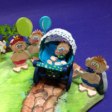 Lade das Bild in den Galerie-Viewer, 14 Babyfiguren (stehend, sitzend, Kantenhocker)