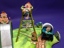 Lade das Bild in den Galerie-Viewer, 8 Babyfiguren 3D aus Holz zum Hinsetzen