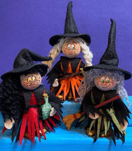 Lade das Bild in den Galerie-Viewer, Hexen aus Filz zum Stellen