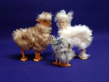 Lade das Bild in den Galerie-Viewer, Alpaka-Familie aus Holz, zum Umwickeln für Wolle