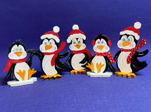 Lade das Bild in den Galerie-Viewer, Pinguinbaby, flatternd, nach linksschauend, zum Hinstellen