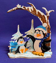 Lade das Bild in den Galerie-Viewer, Komplettset: Baum mit Bodenplatte mit Pinguine und Bank