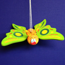 Lade das Bild in den Galerie-Viewer, Schmetterling aus Holz mit Styropor-Bauch und Kopf