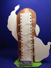 Lade das Bild in den Galerie-Viewer, Stele "Willkommen" mit Geist und Kürbisse