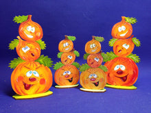 Lade das Bild in den Galerie-Viewer, 3 Kürbisse übereinander zum Stellen