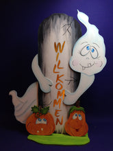 Lade das Bild in den Galerie-Viewer, Stele "Willkommen" mit Geist und Kürbisse