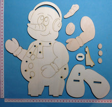 Lade das Bild in den Galerie-Viewer, Schneemann mit Ohrenwärmer als Standfigur aus Holz