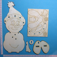 Lade das Bild in den Galerie-Viewer, Schneemann-Mädchen "Yuki" als Standfigur aus Holz