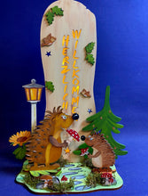 Lade das Bild in den Galerie-Viewer, Komplettset: Stele "Herzlich Willkommen" ca. 40cm mit Igel und viel Zubehör