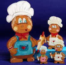 Lade das Bild in den Galerie-Viewer, Lebkuchenmännchen mit Kochmütze und Nudelholz