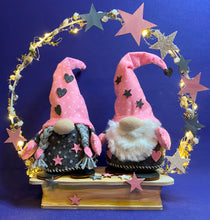 Lade das Bild in den Galerie-Viewer, Komplettset: Wichtelpaar aus Filz mit Sterne in Metallring