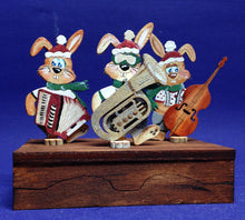 Lade das Bild in den Galerie-Viewer, Hase mit Skibrille zum Hinstellen aus Holz