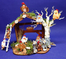 Lade das Bild in den Galerie-Viewer, Komplettset: Stall mit verrückten Hühnern