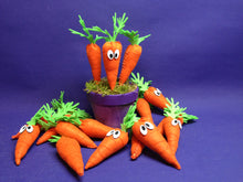 Lade das Bild in den Galerie-Viewer, Karotten zum Nähen aus Filz