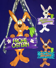 Lade das Bild in den Galerie-Viewer, Hase mit Karotte und Schild aus Holz