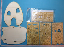 Lade das Bild in den Galerie-Viewer, Bastelset aus Holz: Ostereierhaus (verschiedene Varianten)