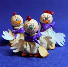 Lade das Bild in den Galerie-Viewer, Gockel und Hennen zum Fädeln aus Filz