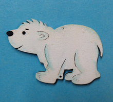 Lade das Bild in den Galerie-Viewer, Eisbär laufend aus Holz