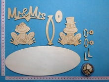 Lade das Bild in den Galerie-Viewer, Komplettset: Frosch-Brautpaar mit Mr & Mrs. Schriftzug