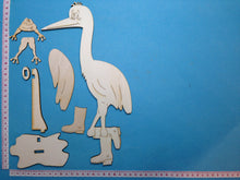 Lade das Bild in den Galerie-Viewer, Storch mit Frosch aus Holz