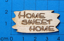 Lade das Bild in den Galerie-Viewer, Schild aus Holz mit Gravur "Home sweet Home"