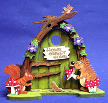 Lade das Bild in den Galerie-Viewer, Schild aus Holz mit Gravur "Home sweet Home"