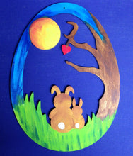 Lade das Bild in den Galerie-Viewer, Ei / Osterei mit "Hasen im Mondschein" aus Holz