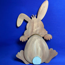 Lade das Bild in den Galerie-Viewer, Hase und Hasenmädchen für Zaun