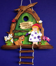 Lade das Bild in den Galerie-Viewer, Schild aus Holz mit Gravur "Home sweet Home"