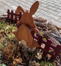 Lade das Bild in den Galerie-Viewer, Hase und Hasenmädchen für Zaun