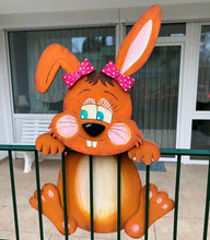 Lade das Bild in den Galerie-Viewer, Hase und Hasenmädchen für Zaun