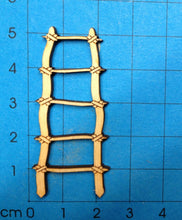 Lade das Bild in den Galerie-Viewer, Leiter alt aus Holz