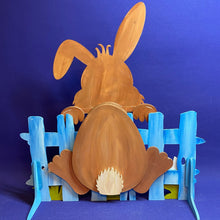 Lade das Bild in den Galerie-Viewer, Hase und Hasenmädchen für Zaun