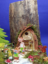 Lade das Bild in den Galerie-Viewer, Trollfamilie mit Babytrolle aus Holz