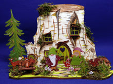 Lade das Bild in den Galerie-Viewer, Baumstumpfhaus mit Fenster und Türen