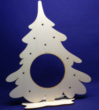 Lade das Bild in den Galerie-Viewer, Komplettset: Tannenbaum ca. 35cm  mit Rentier, Schlitten und Bäume in Acrylkugel