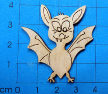 Lade das Bild in den Galerie-Viewer, lustige Fledermaus aus Holz (3 Zähne)