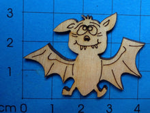 Lade das Bild in den Galerie-Viewer, lustige Fledermaus aus Holz (4 Zähne)