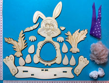 Lade das Bild in den Galerie-Viewer, Hase und Hasenmädchen zum Weben