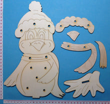 Lade das Bild in den Galerie-Viewer, Pinguinmama mit Mütze, Flügel angelegt, zum Hinstellen