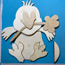 Lade das Bild in den Galerie-Viewer, Küken mit Blume im Schnabel, für Zaun