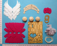 Lade das Bild in den Galerie-Viewer, Engel aus Filz zum Stellen, pink