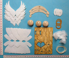 Lade das Bild in den Galerie-Viewer, Engel aus Filz zum Stellen, weiss