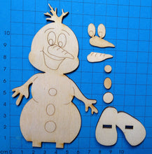 Lade das Bild in den Galerie-Viewer, Schneemann "Snowy" als Standfigur aus Holz