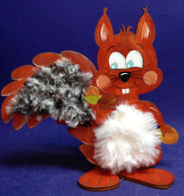 Lade das Bild in den Galerie-Viewer, Eichhörnchen zum Weben