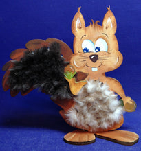 Lade das Bild in den Galerie-Viewer, Eichhörnchen zum Weben